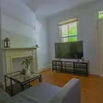 Elegant 2 Bedroom On The Edge Of Downtown Dowling St