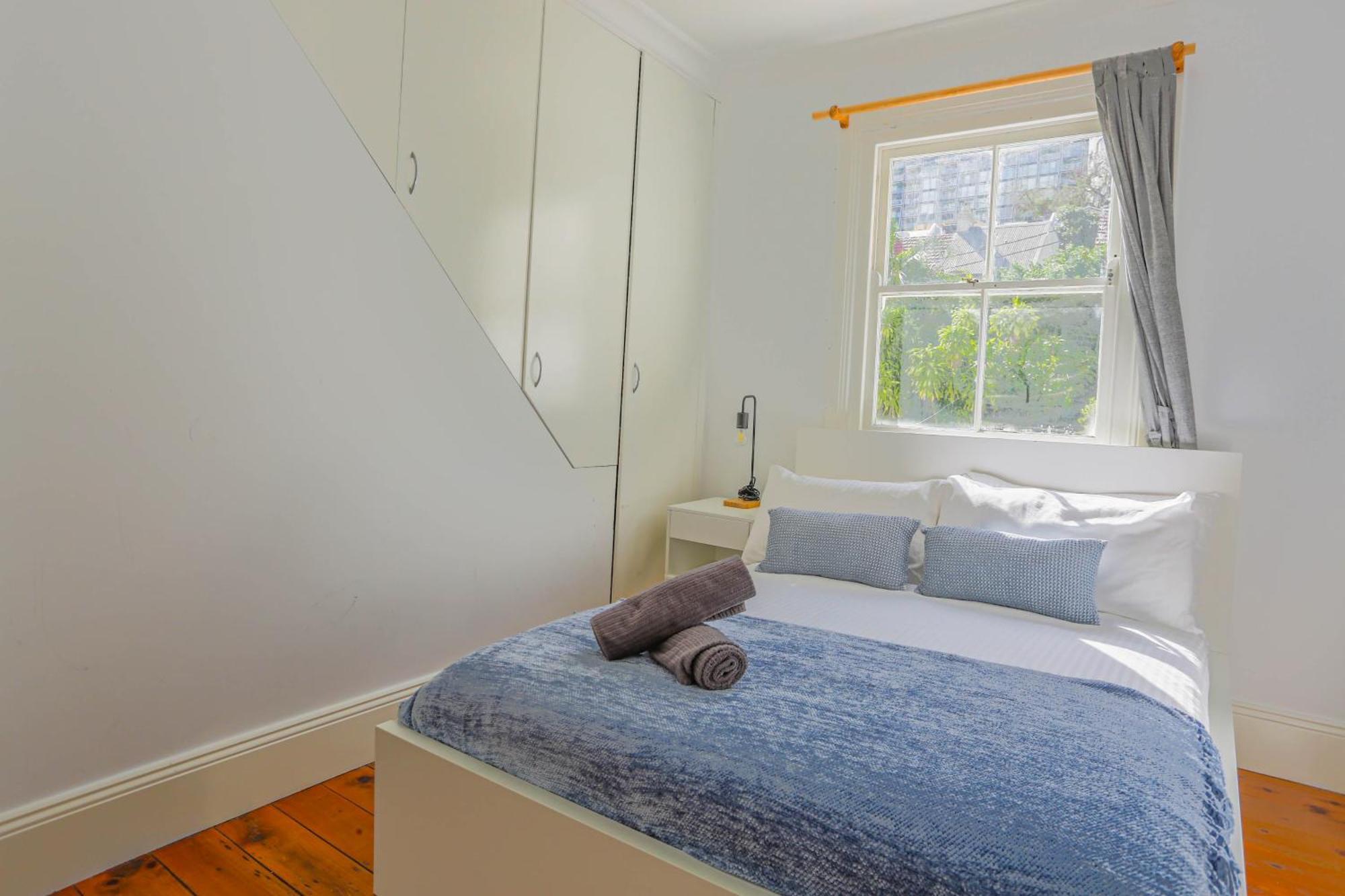 Elegant 2 Bedroom On The Edge Of Downtown Dowling St Holiday home