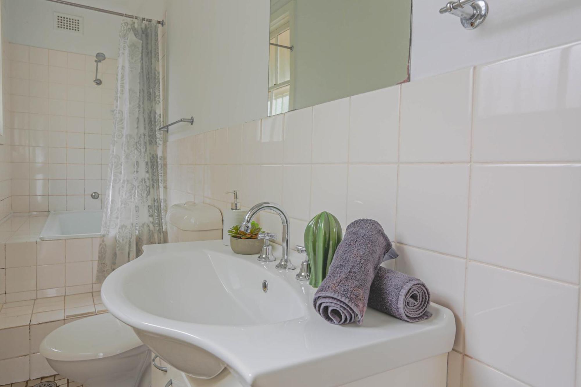 Elegant 2 Bedroom On The Edge Of Downtown Dowling St * Sydney