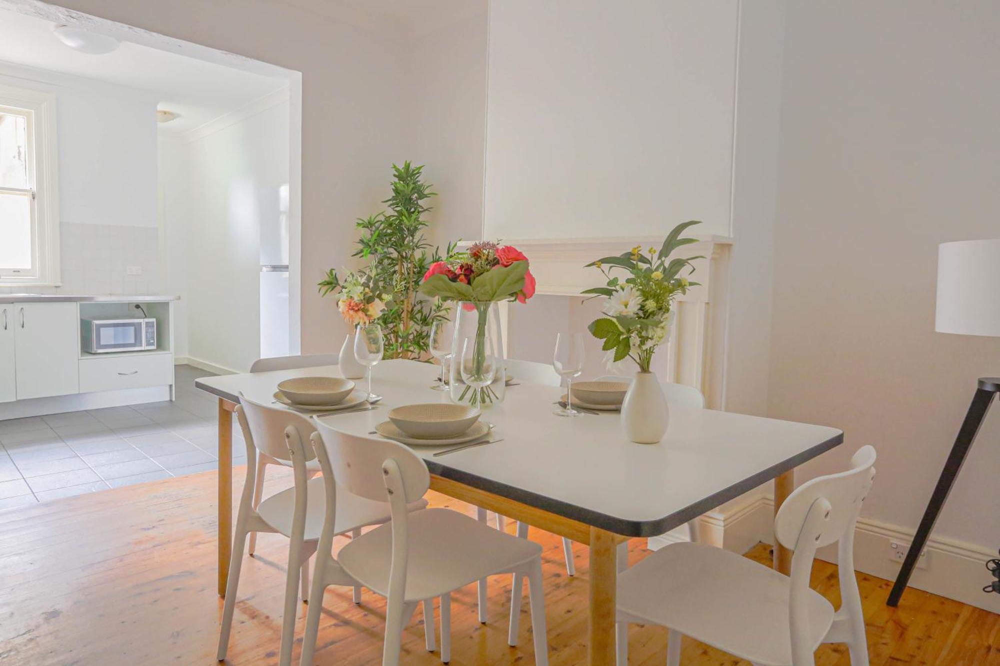 Elegant 2 Bedroom On The Edge Of Downtown Dowling St Holiday home