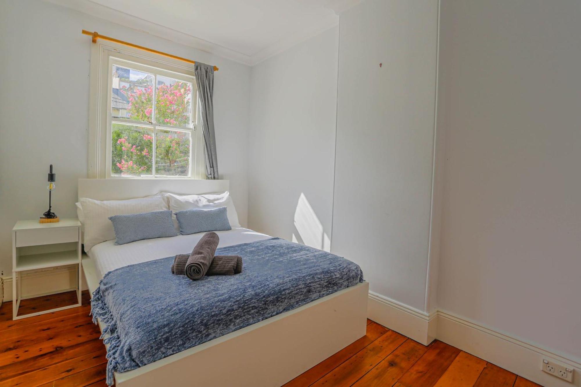 Elegant 2 Bedroom On The Edge Of Downtown Dowling St * Sydney
