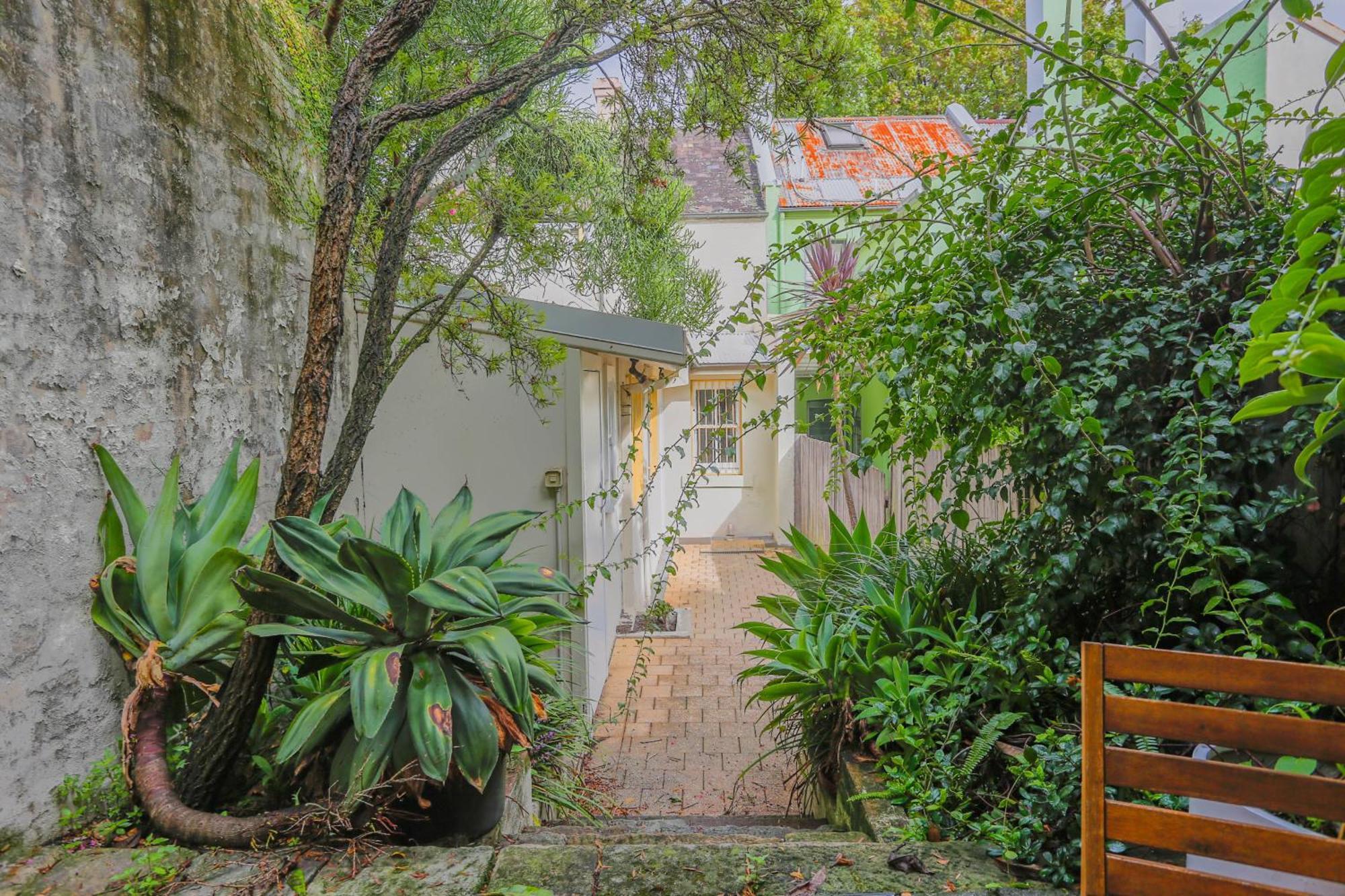 Elegant 2 Bedroom On The Edge Of Downtown Dowling St *